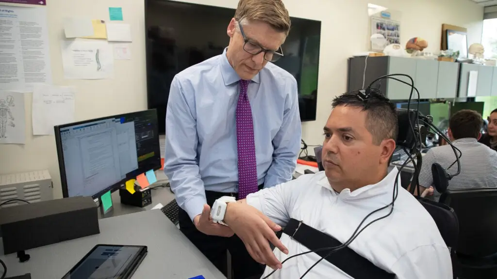 Agyimplantátum hozta vissza egy bénult férfi érzékelését